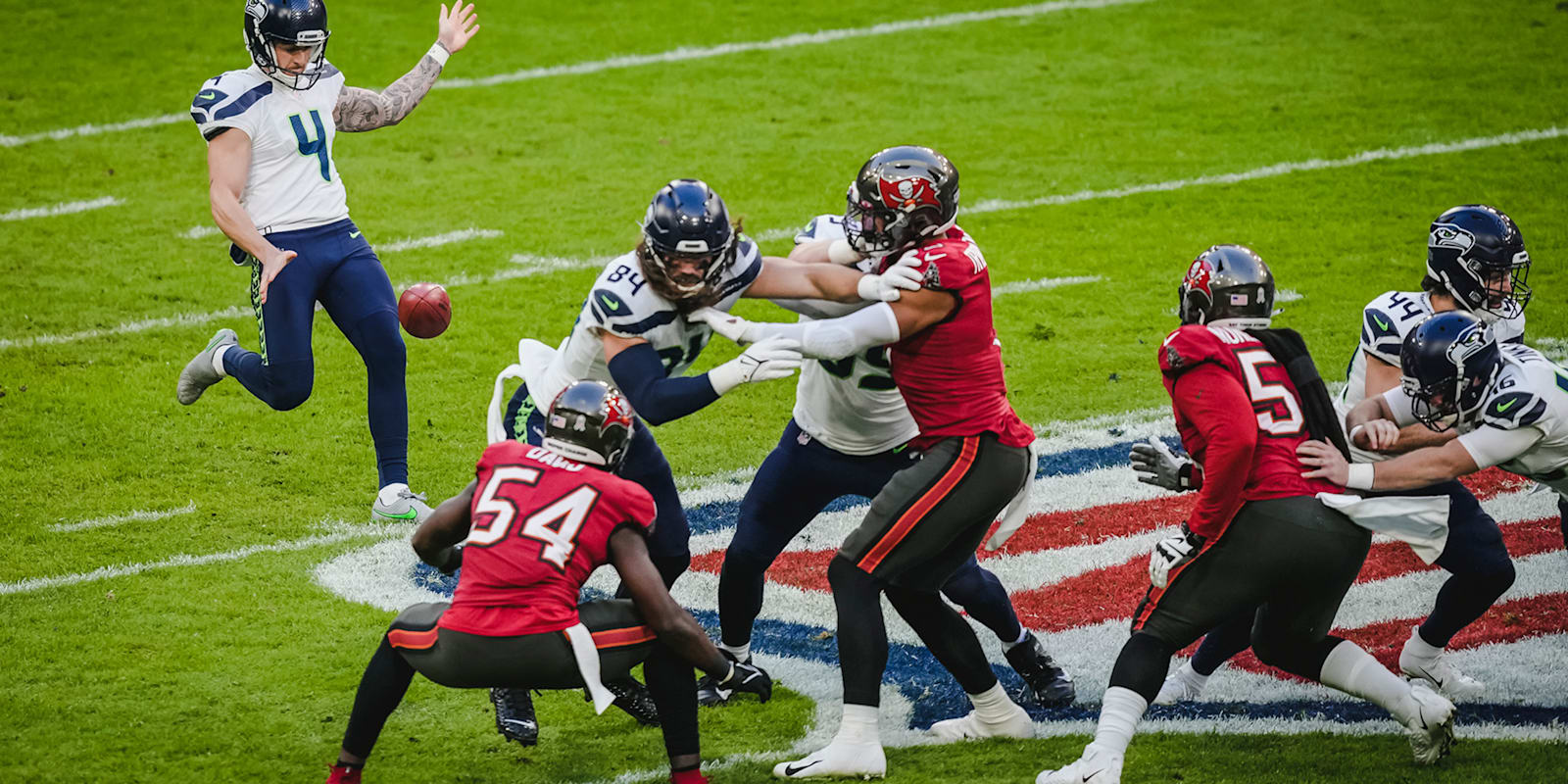 How the American football show between the Seahawks and Buccaneers